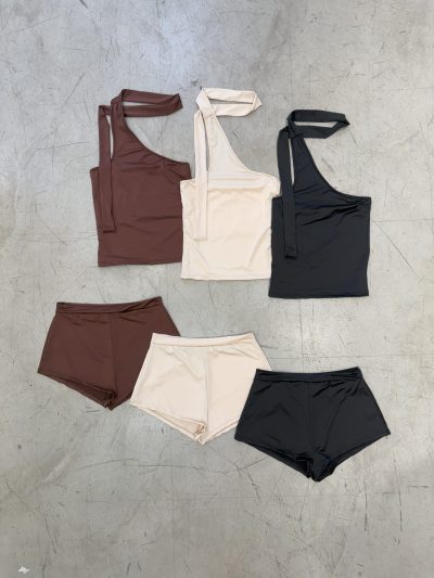 Top estraple con detalle bufanda