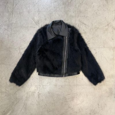 Campera de piel mono negro