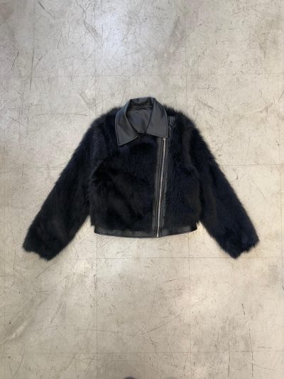 Campera de piel mono negro