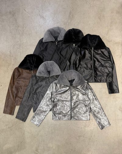 Campera de cuerina forrada con cuello piel