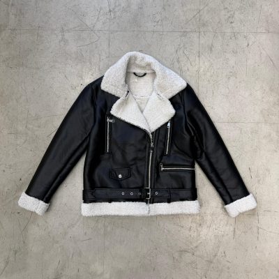 Campera de cuero forrado con boucle