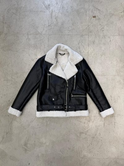 Campera de cuero forrado con boucle