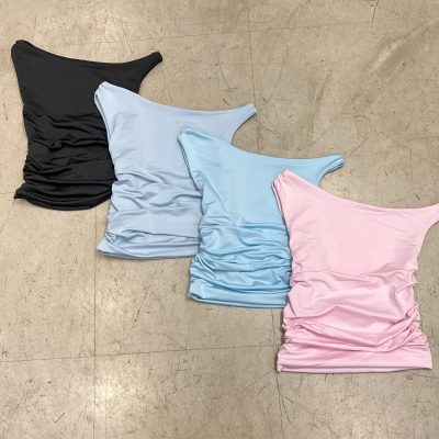 Remera musculosa con frunce de microfibra