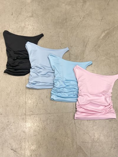 Remera musculosa con frunce de microfibra