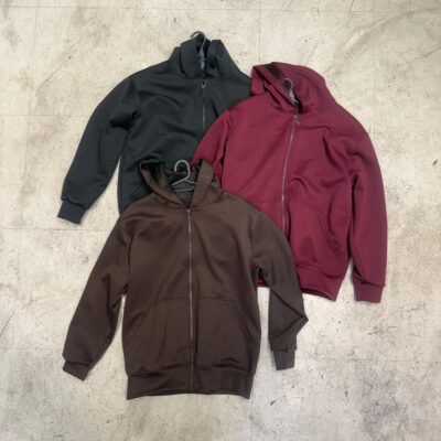 Campera larga c. capucha y bolsillos adelante (soft scuba)